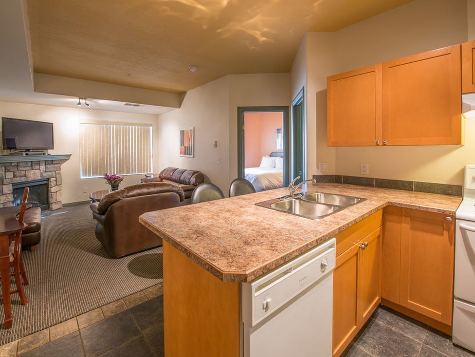 Podollan Rez-idence Fort McMurray One-Bedroom Suite with Full Kitchen